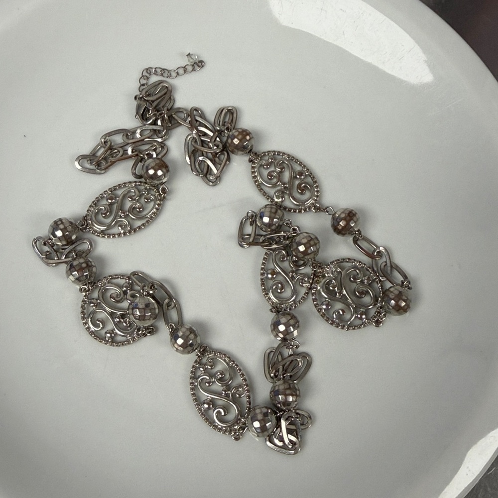 Elegant Silver Necklace with Intricate Design